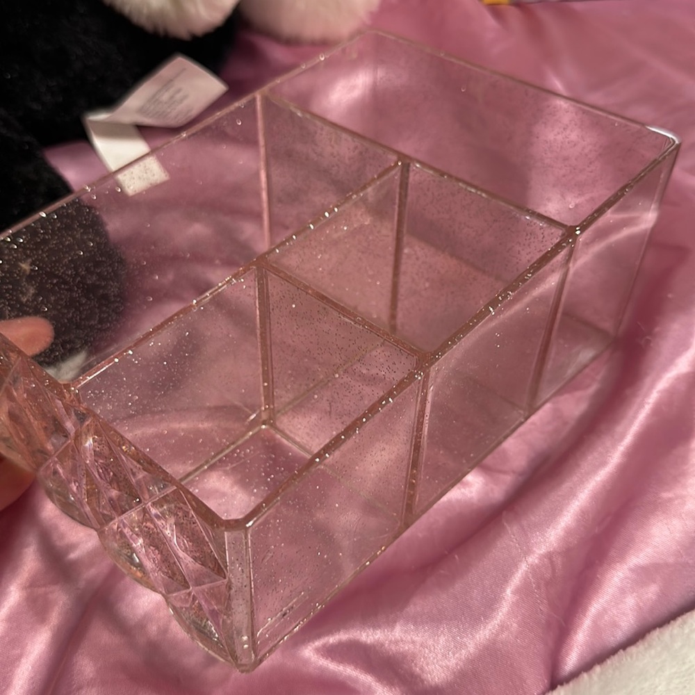 makeup organizer